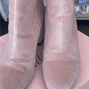 Elegant Pink Textured Women's Boots